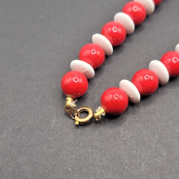 Vintage Style Necklace - Picture 2 of 4